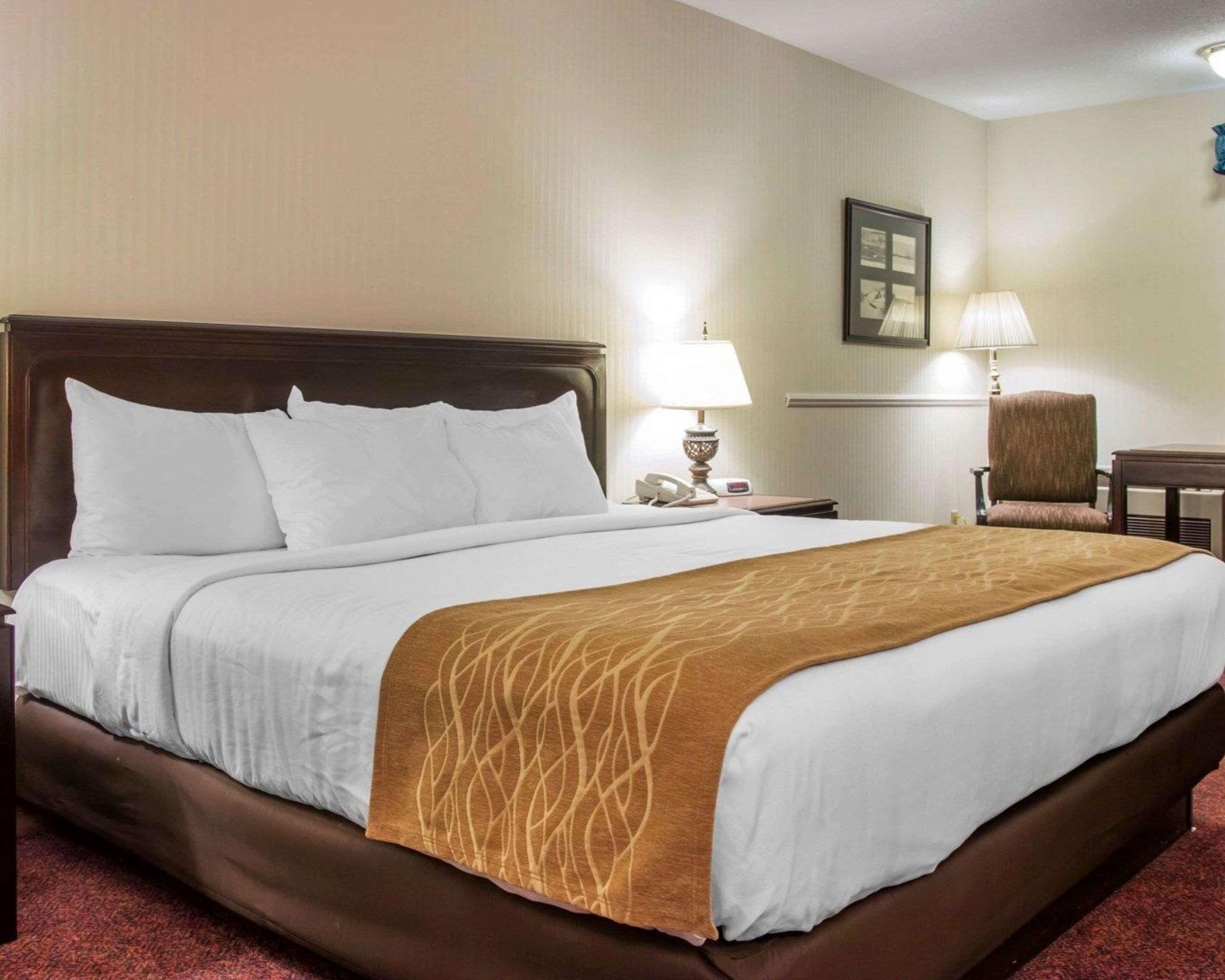 Comfort Inn Lakeside Макино Сити Екстериор снимка