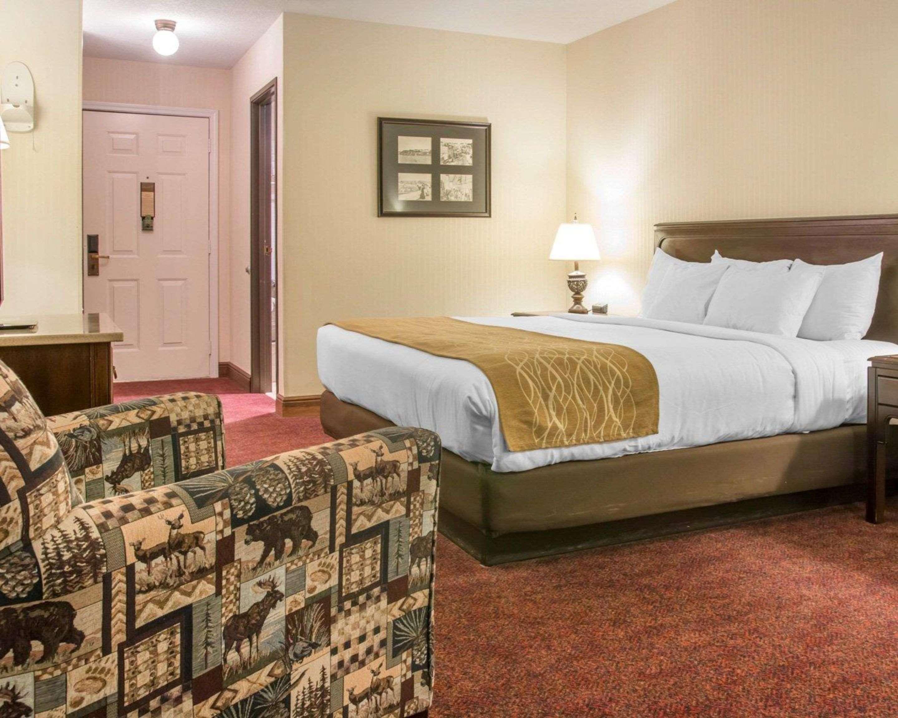 Comfort Inn Lakeside Макино Сити Екстериор снимка