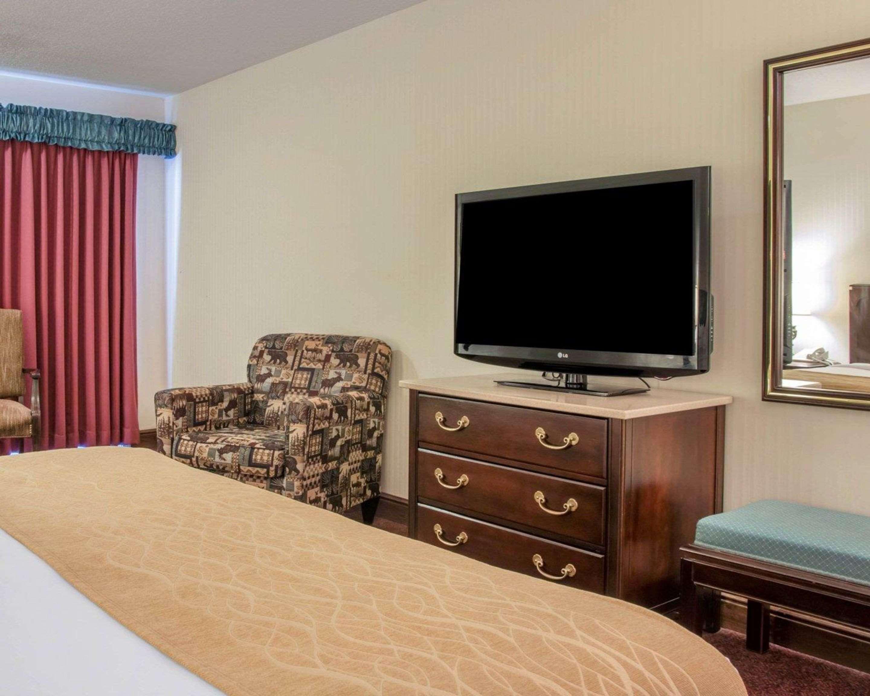 Comfort Inn Lakeside Макино Сити Екстериор снимка