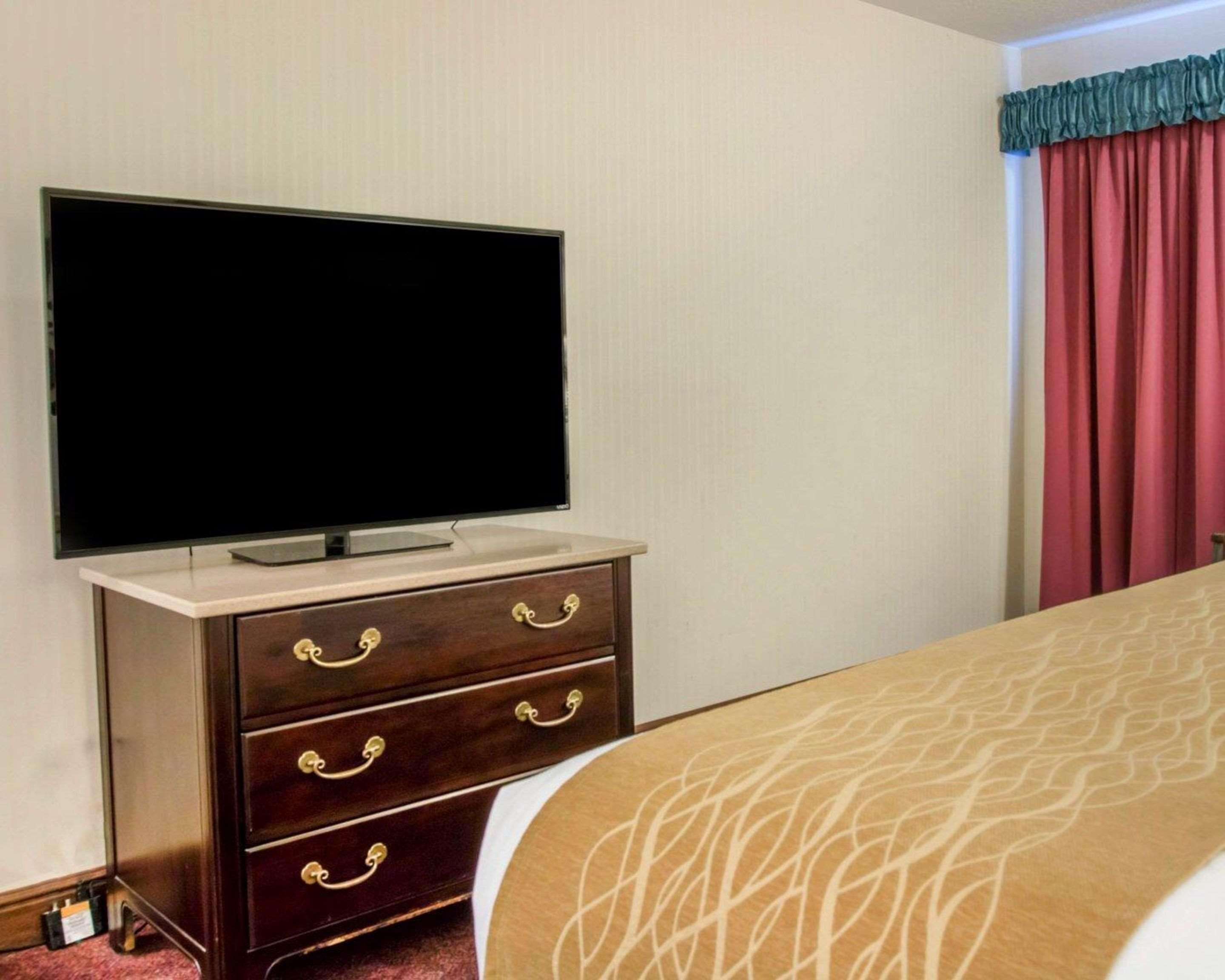 Comfort Inn Lakeside Макино Сити Екстериор снимка