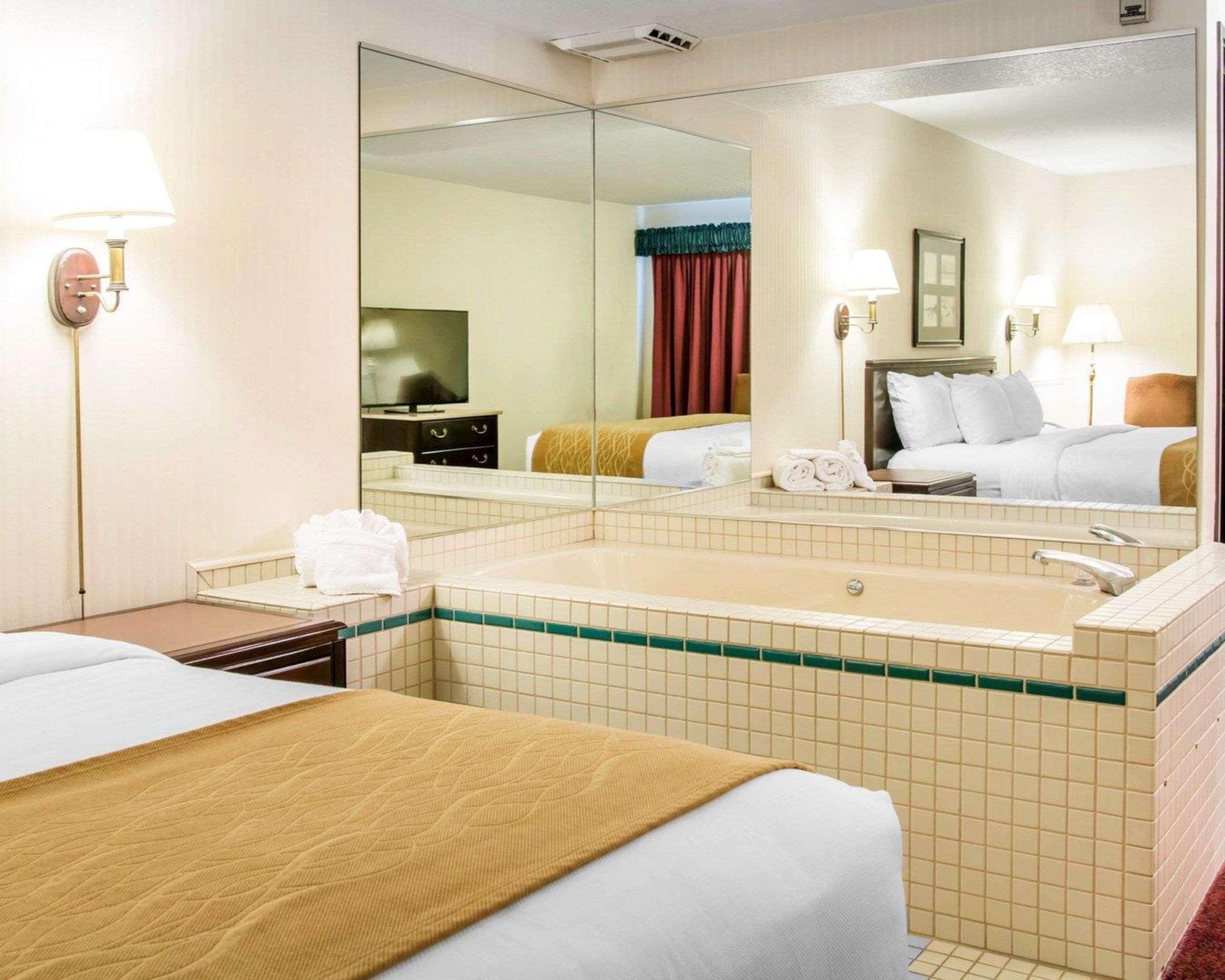 Comfort Inn Lakeside Макино Сити Екстериор снимка