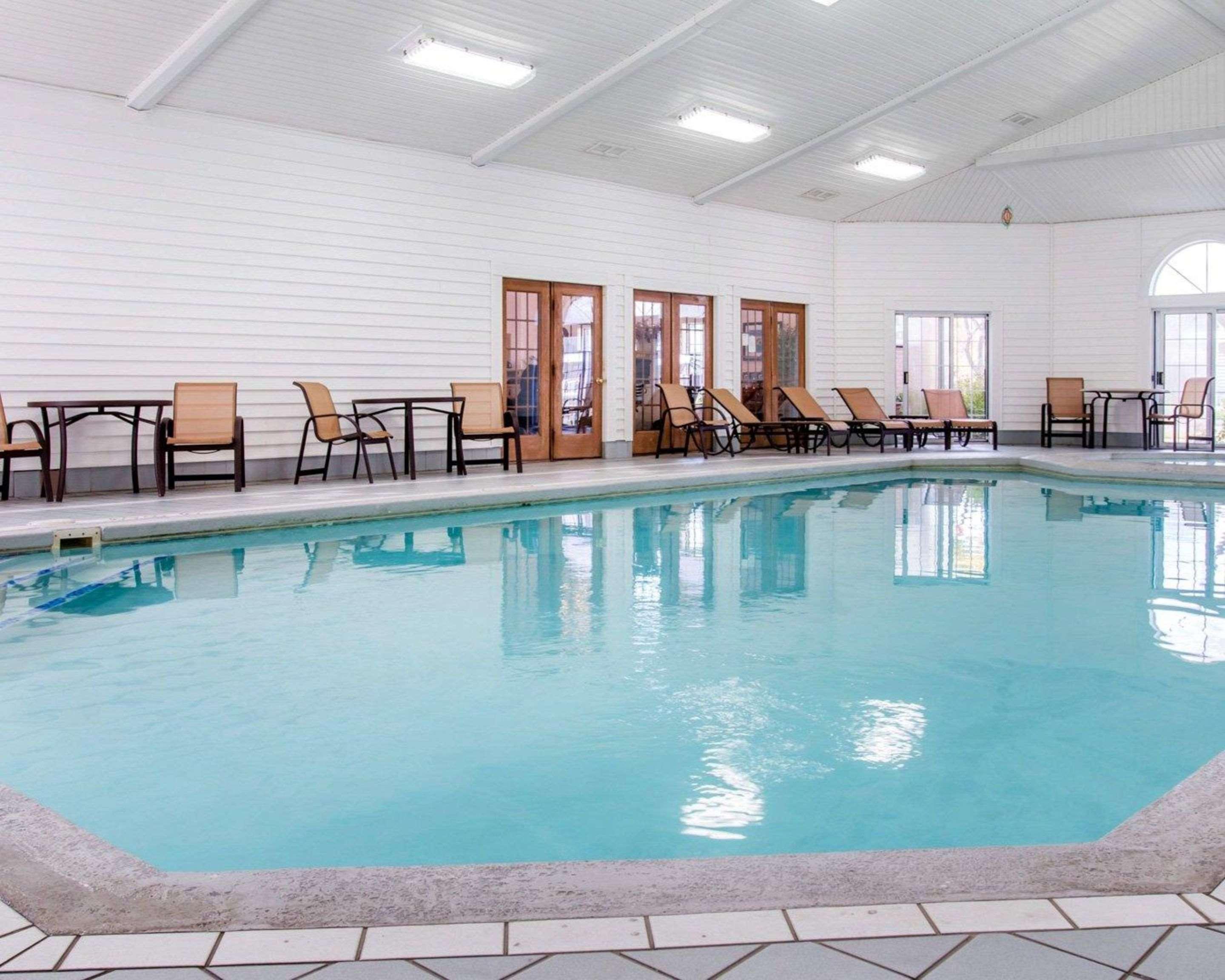 Comfort Inn Lakeside Макино Сити Екстериор снимка