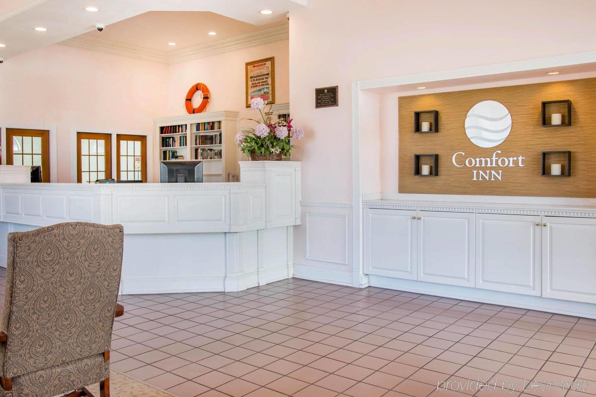Comfort Inn Lakeside Макино Сити Екстериор снимка