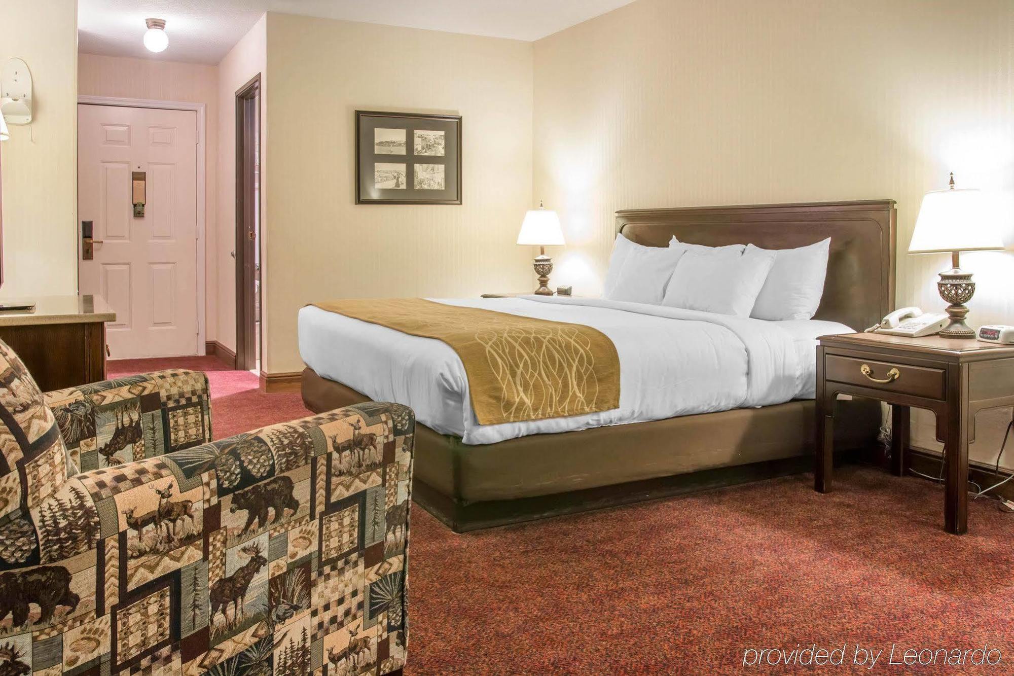 Comfort Inn Lakeside Макино Сити Екстериор снимка