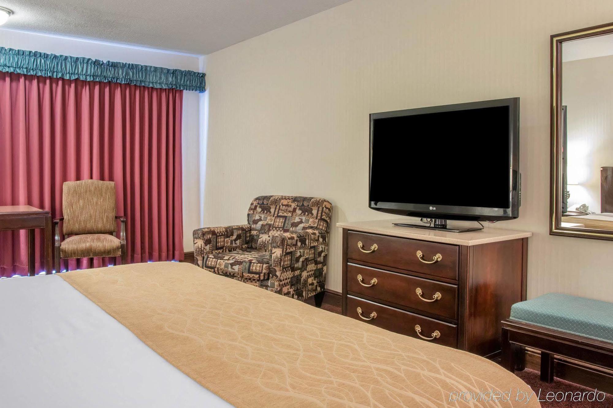 Comfort Inn Lakeside Макино Сити Екстериор снимка