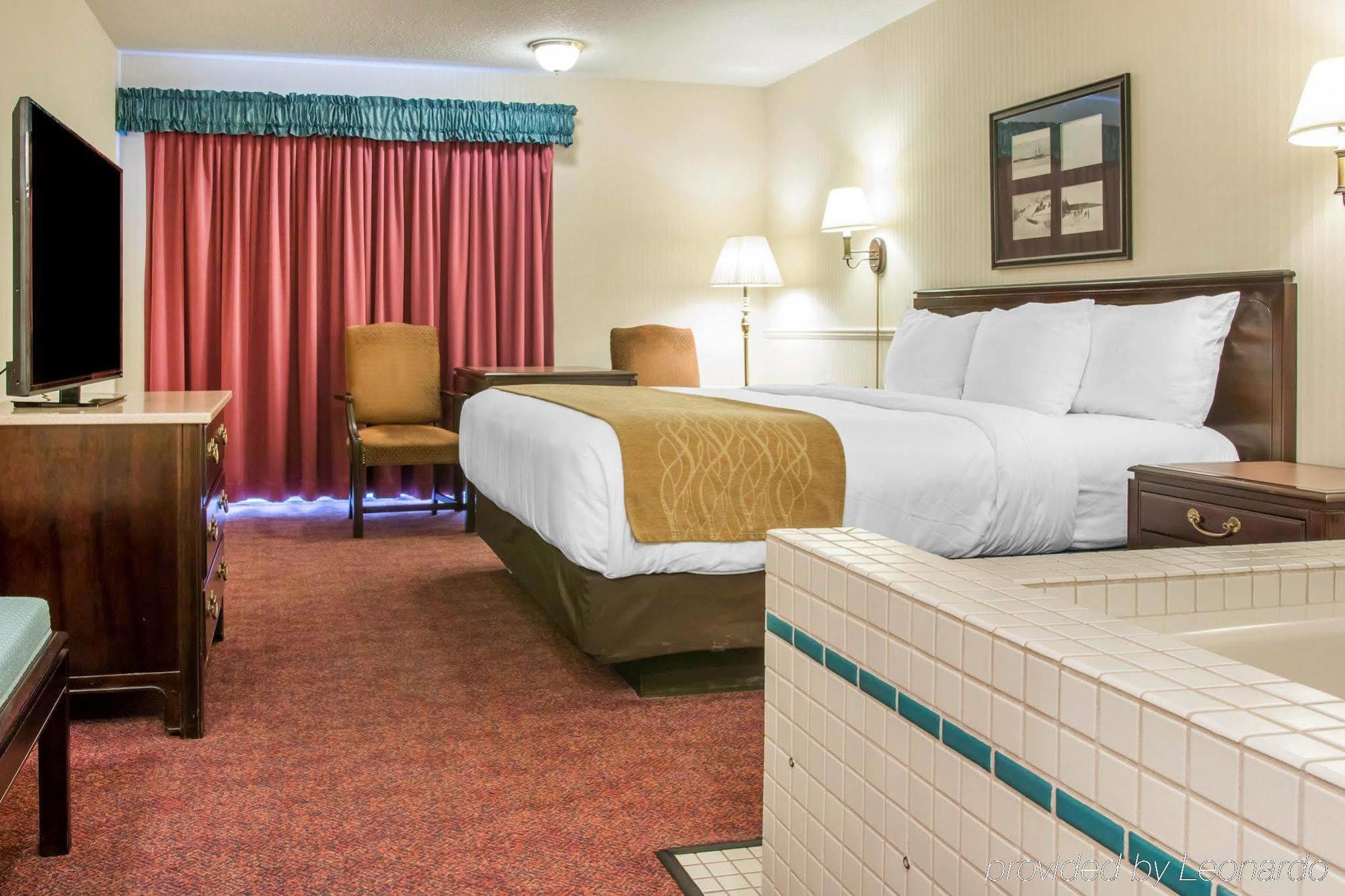 Comfort Inn Lakeside Макино Сити Екстериор снимка