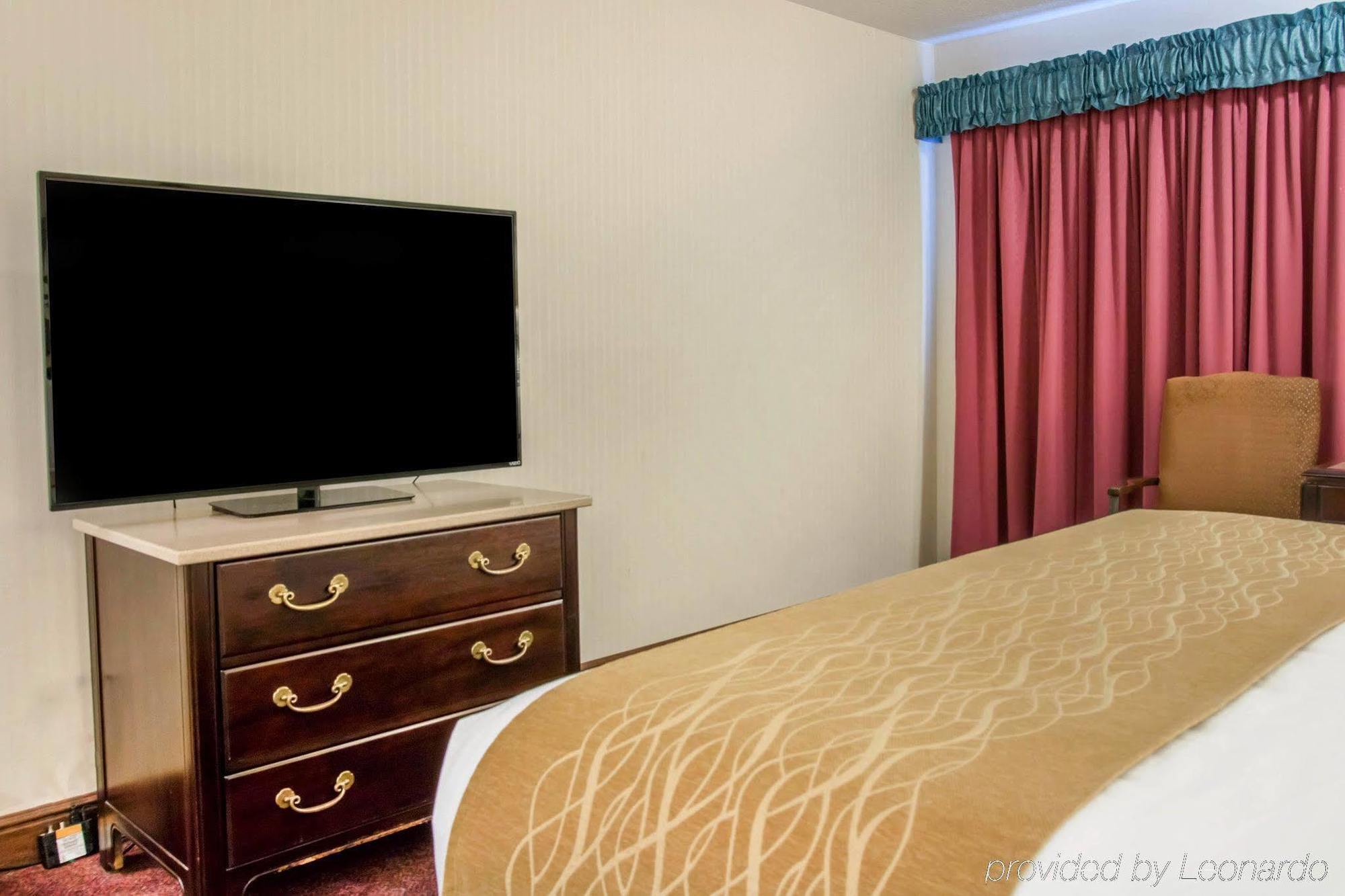 Comfort Inn Lakeside Макино Сити Екстериор снимка