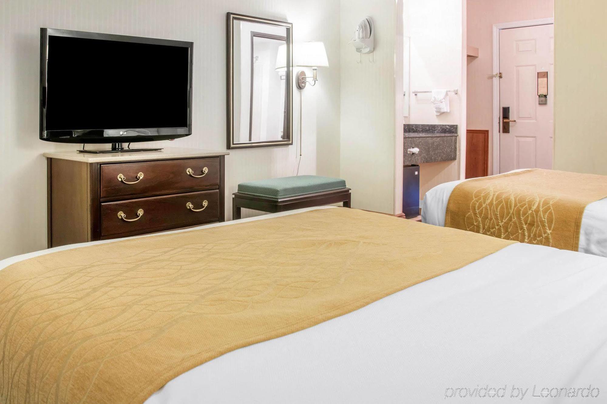 Comfort Inn Lakeside Макино Сити Екстериор снимка