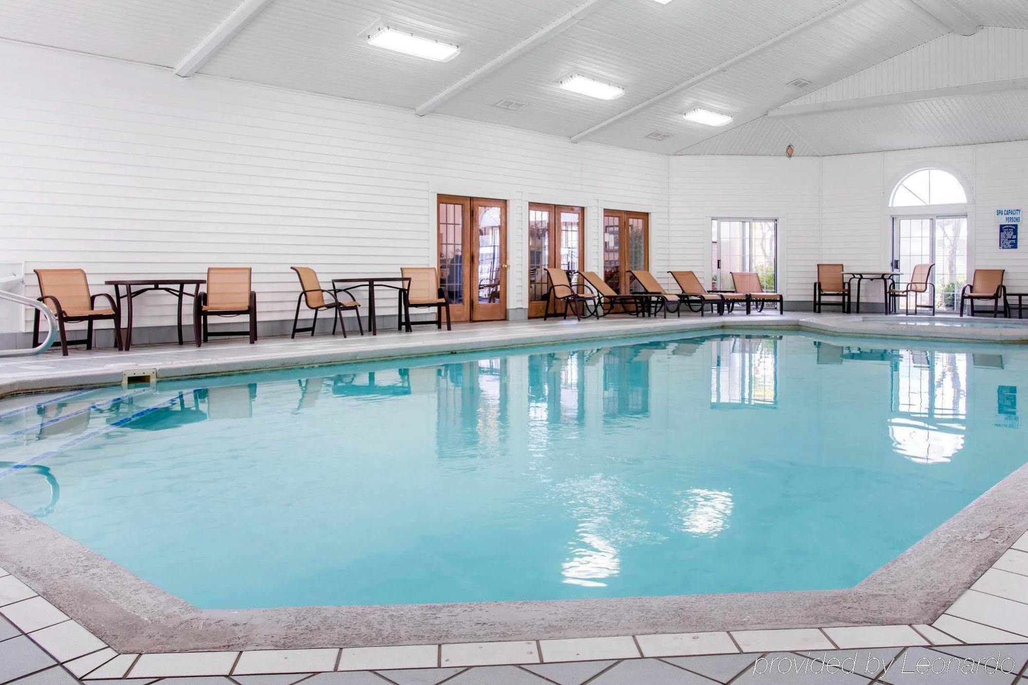 Comfort Inn Lakeside Макино Сити Екстериор снимка