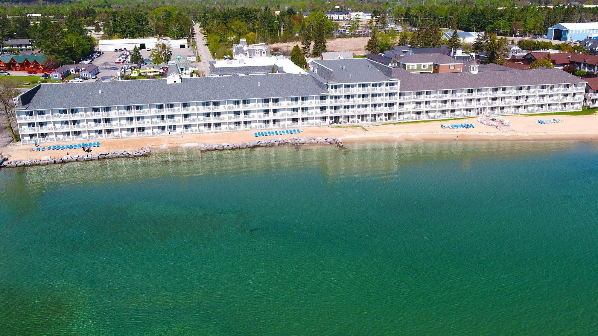 Comfort Inn Lakeside Макино Сити Екстериор снимка