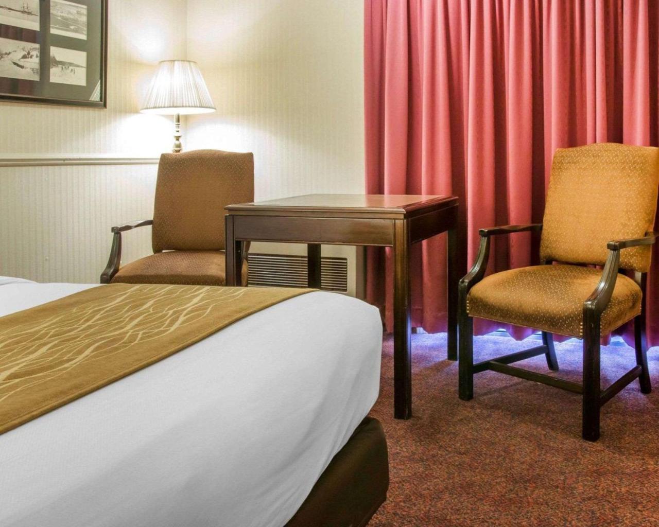 Comfort Inn Lakeside Макино Сити Екстериор снимка